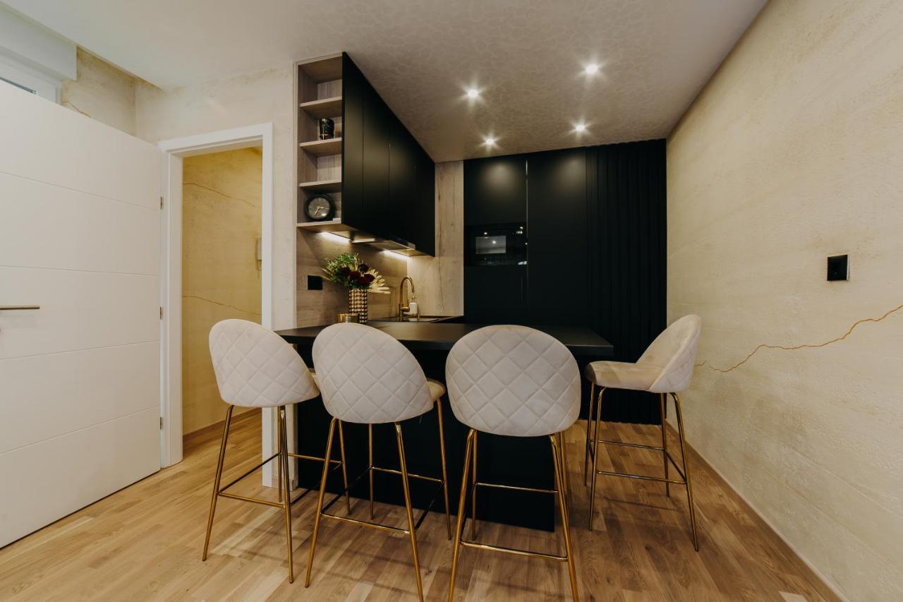Appartement Apartman Stari Toranj II à Vukovar Extérieur photo