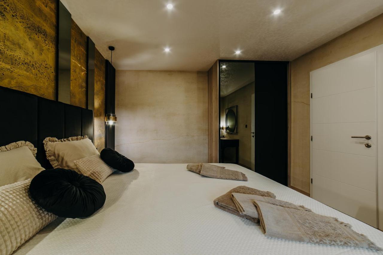 Appartement Apartman Stari Toranj II à Vukovar Extérieur photo
