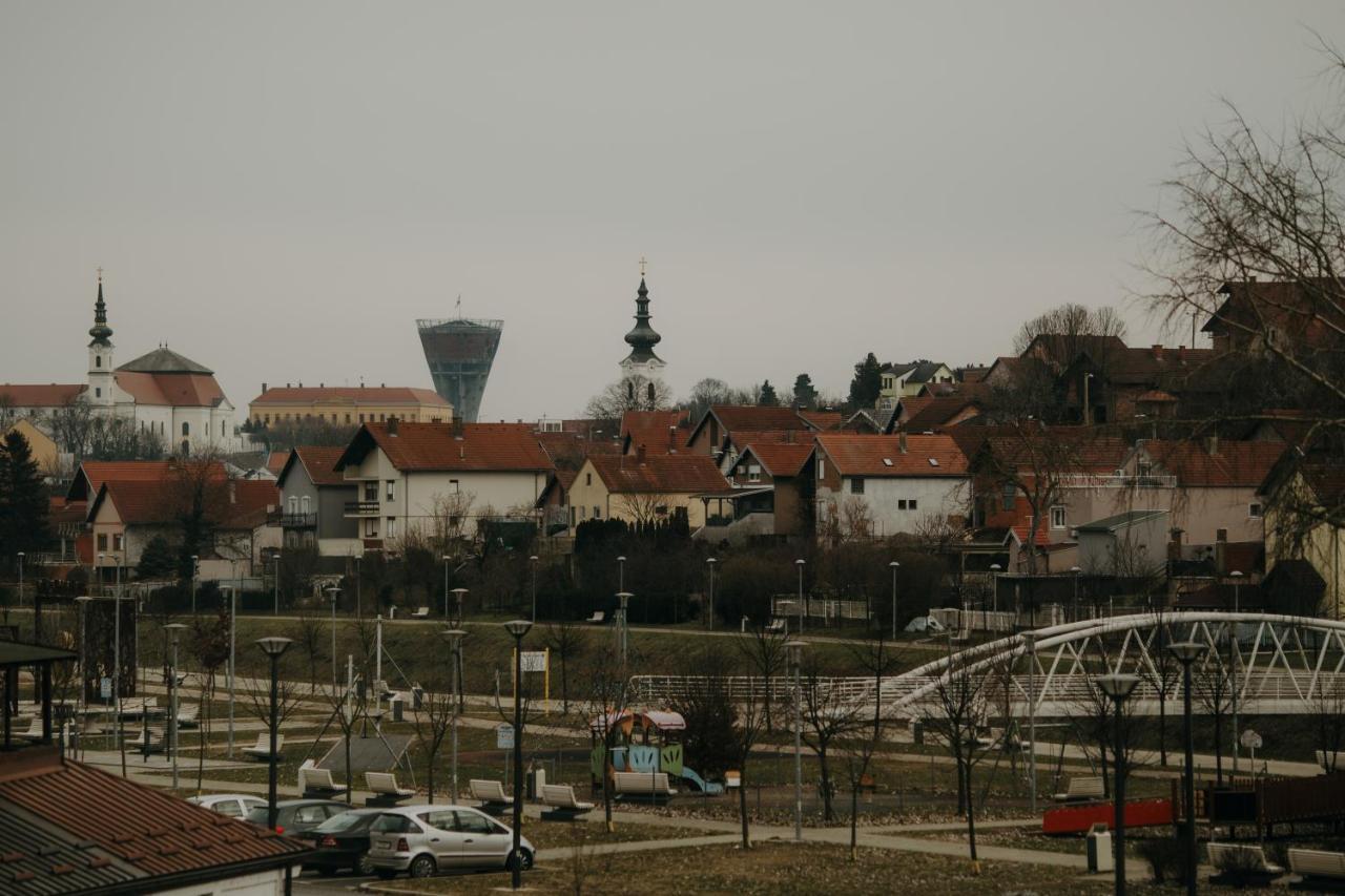 Appartement Apartman Stari Toranj II à Vukovar Extérieur photo