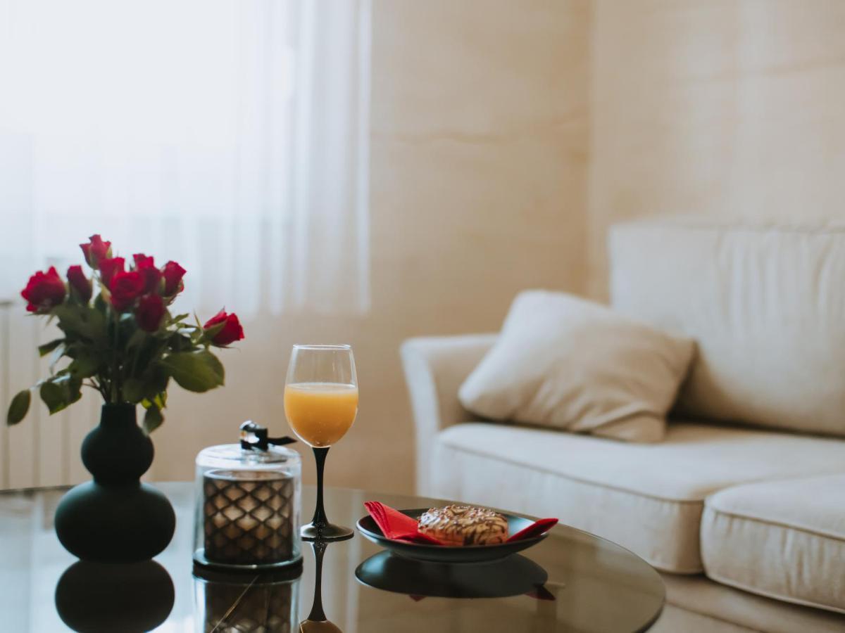 Appartement Apartman Stari Toranj II à Vukovar Extérieur photo