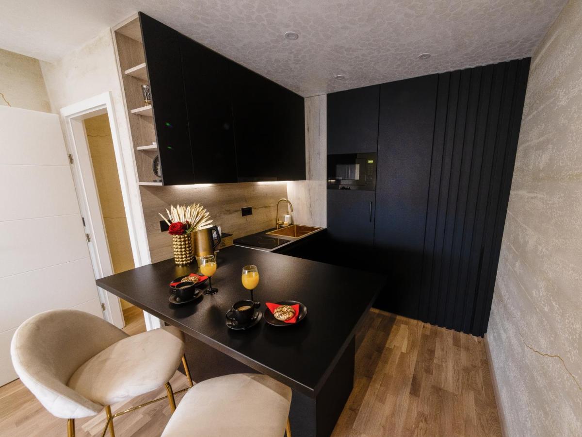 Appartement Apartman Stari Toranj II à Vukovar Extérieur photo