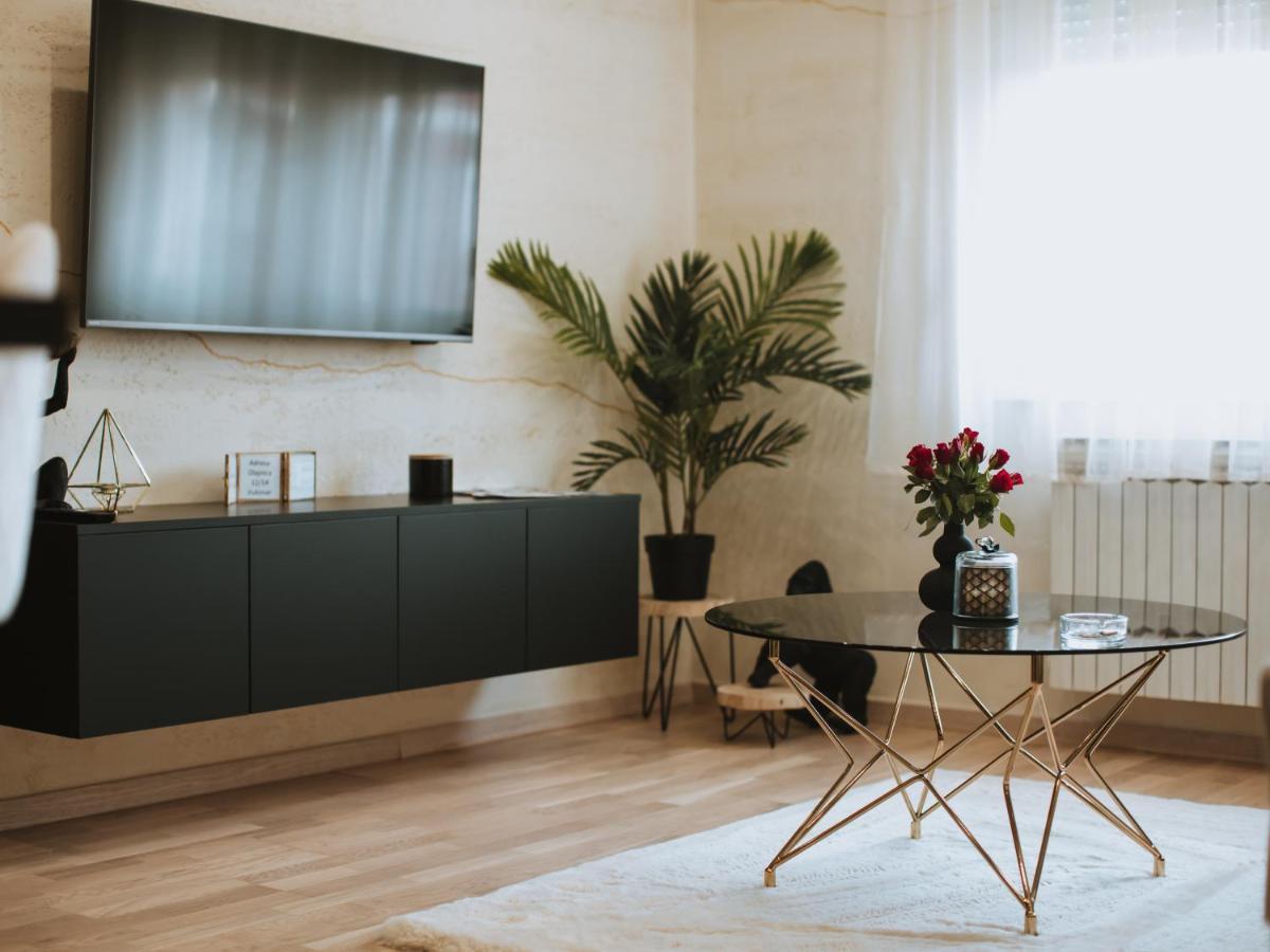 Appartement Apartman Stari Toranj II à Vukovar Extérieur photo