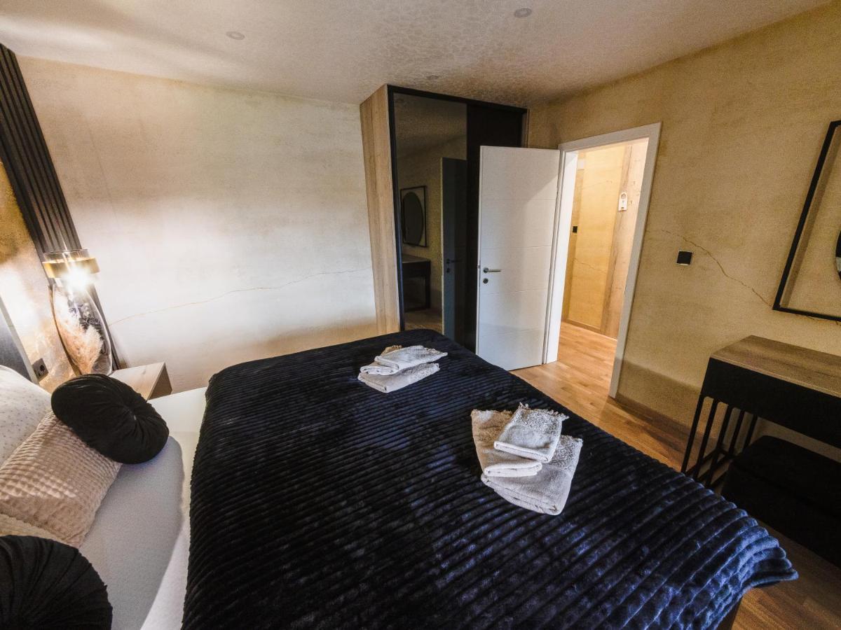 Appartement Apartman Stari Toranj II à Vukovar Extérieur photo