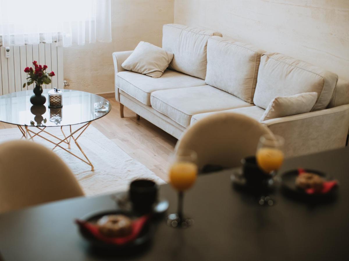 Appartement Apartman Stari Toranj II à Vukovar Extérieur photo