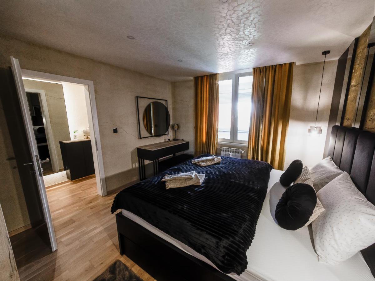 Appartement Apartman Stari Toranj II à Vukovar Extérieur photo