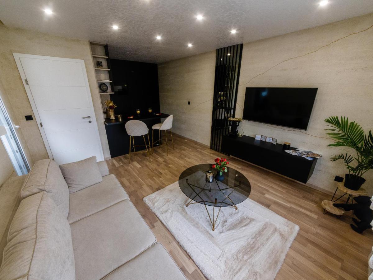 Appartement Apartman Stari Toranj II à Vukovar Extérieur photo